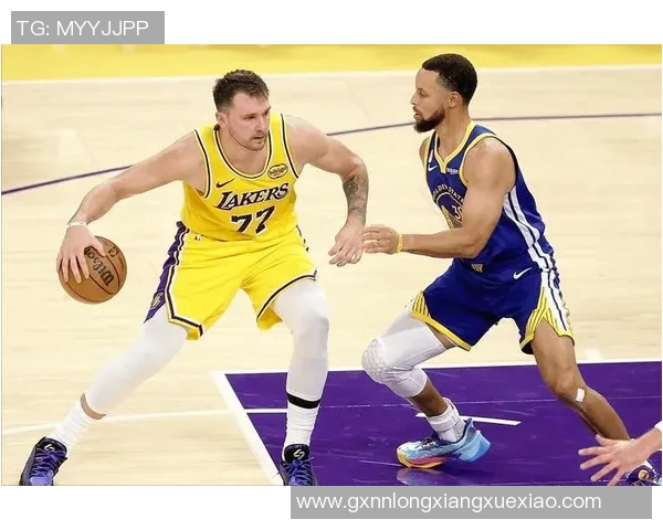 东契奇库里缺阵 独行侠勇士仍献精彩对决 东契奇库里缺阵 独行侠勇士仍献精彩对决